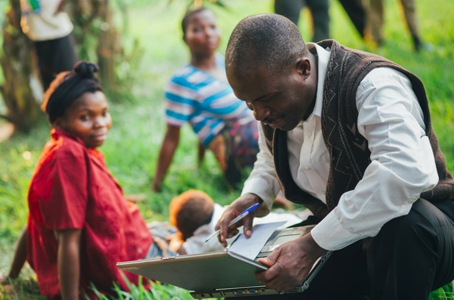 https://cedaid.org/wp-content/uploads/2022/04/stock-photo-drc-democratic-republic-of-congo-unicef-mission-against-tetanus-in-september-doctor-from-362783222-min.jpg